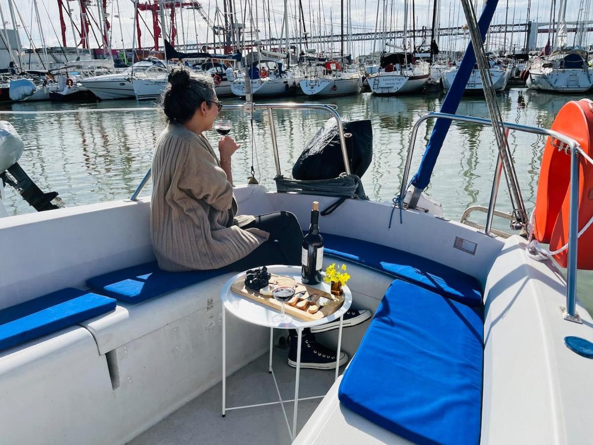 Bacus - Your Floating Hideaway In Botel Lissabon