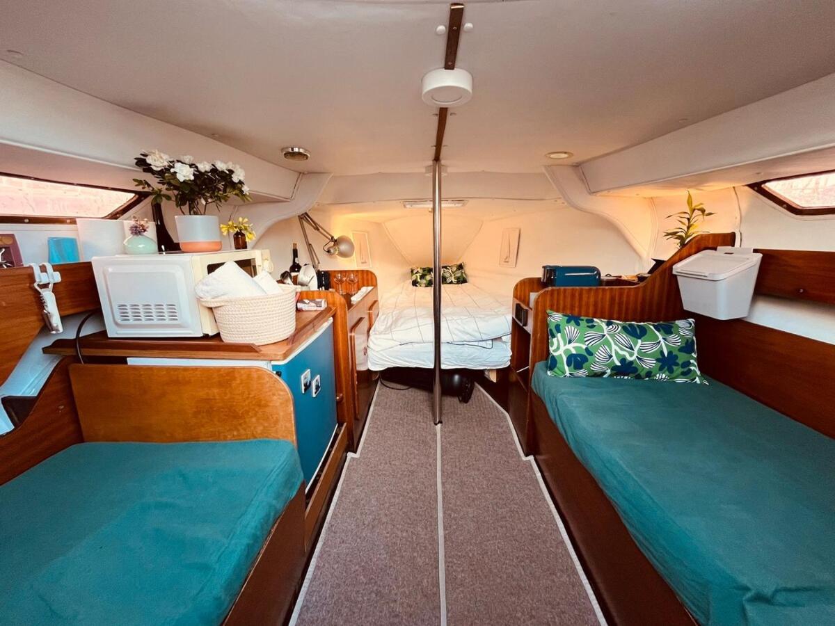 Botel Bacus - Your Floating Hideaway In Lissabon
