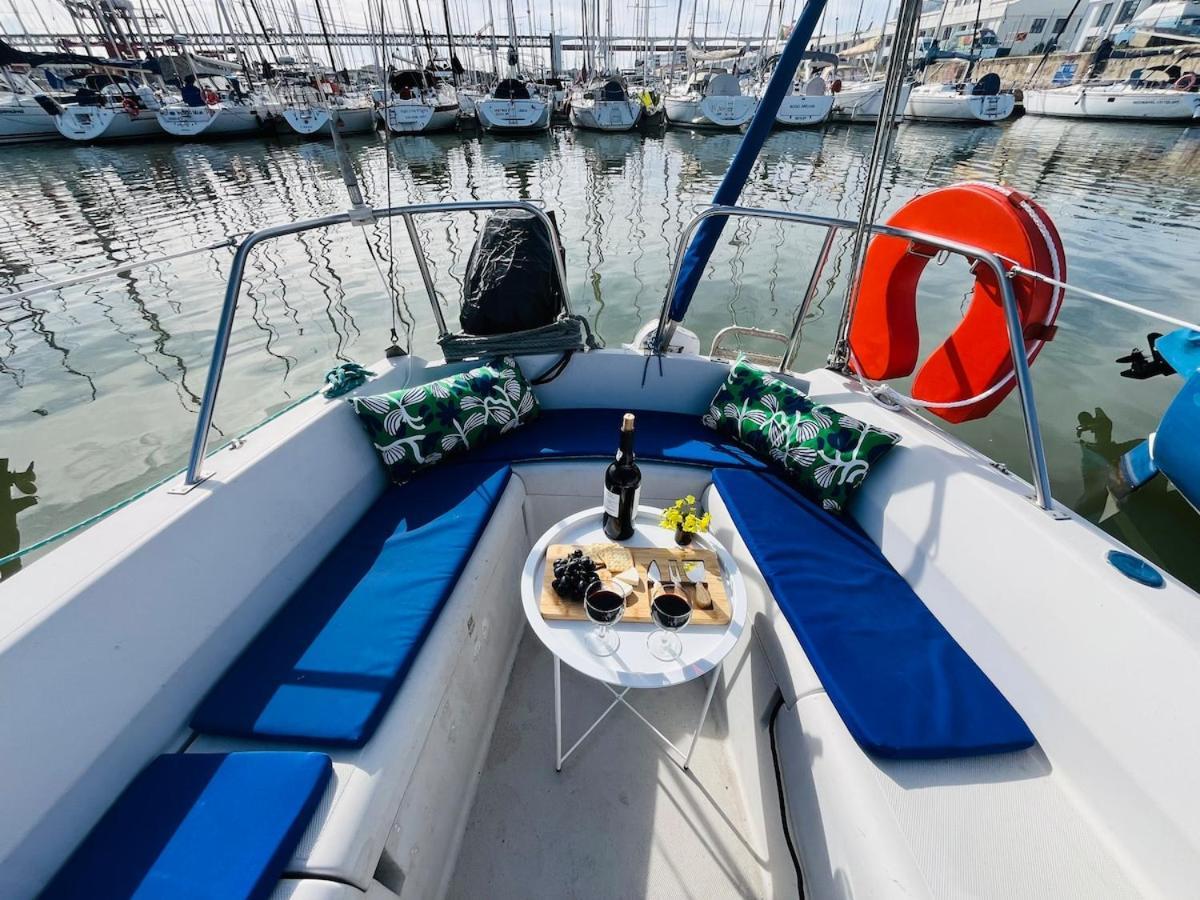 Bådhotel Bacus - Your Floating Hideaway In *